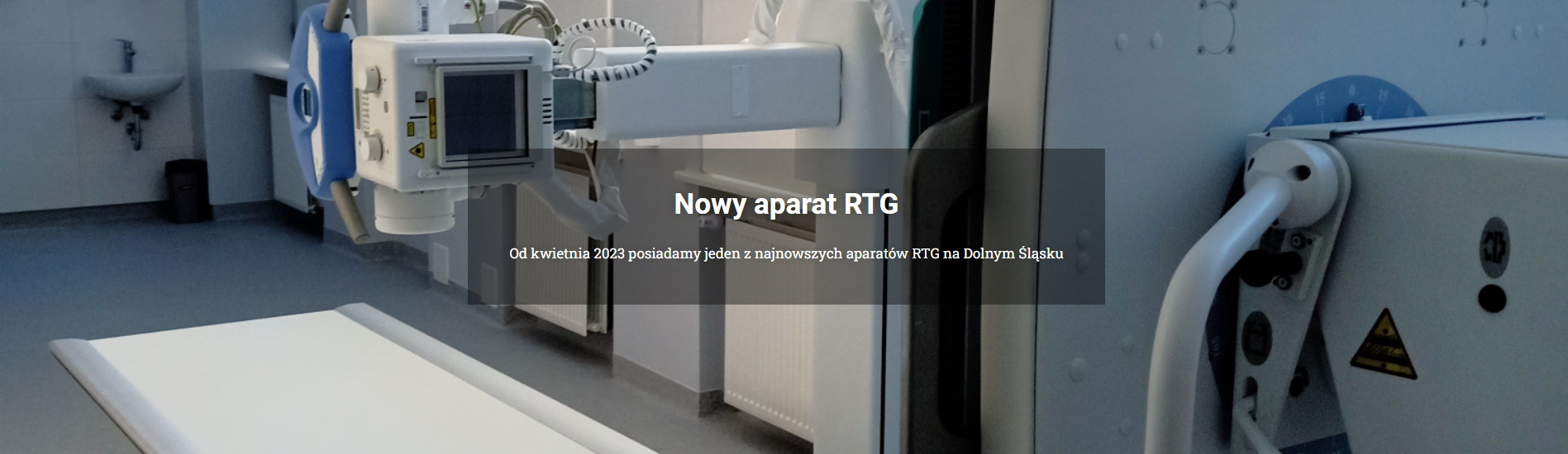 Aparat RTG w pracowni z treścią "Nowy aparat RTG. Od kwietnia 2023 posiadamy jeden z najnowszych aparatów RTG na Dolnym Śląsku".